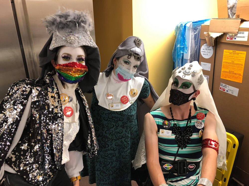 So proud of our Sisters helping out at 12 Baskets Cafe - Asheville Poverty Initiative. You can help too at ashevillepovertyinitiative.org/donate
.
#sistersofperpetualindulgence #universaljoy #828 #asheville #beercity #avltoday #828isgreat #visitasheville #ashevillenc #beercitysisters