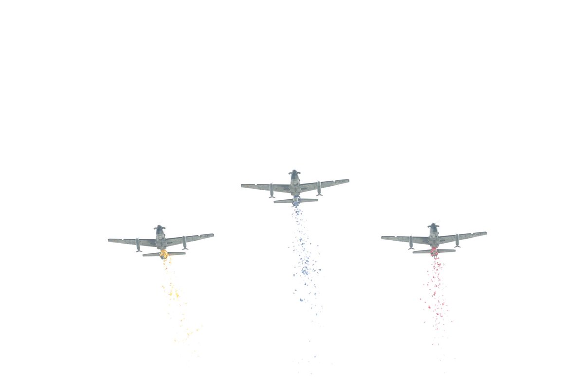 LassoGuillermo's tweet photo. Hoy conmemoramos los 101 años de vida institucional de nuestra gloriosa @FuerzaAereaEc, y la creación de la Aviación Nacional. Mis felicitaciones a las mujeres y hombres que sirven a nuestro país con honor y distinción, y que cada día protegen a los ecuatorianos.

#101AñosFAE https://t.co/nIq8CVRhyU