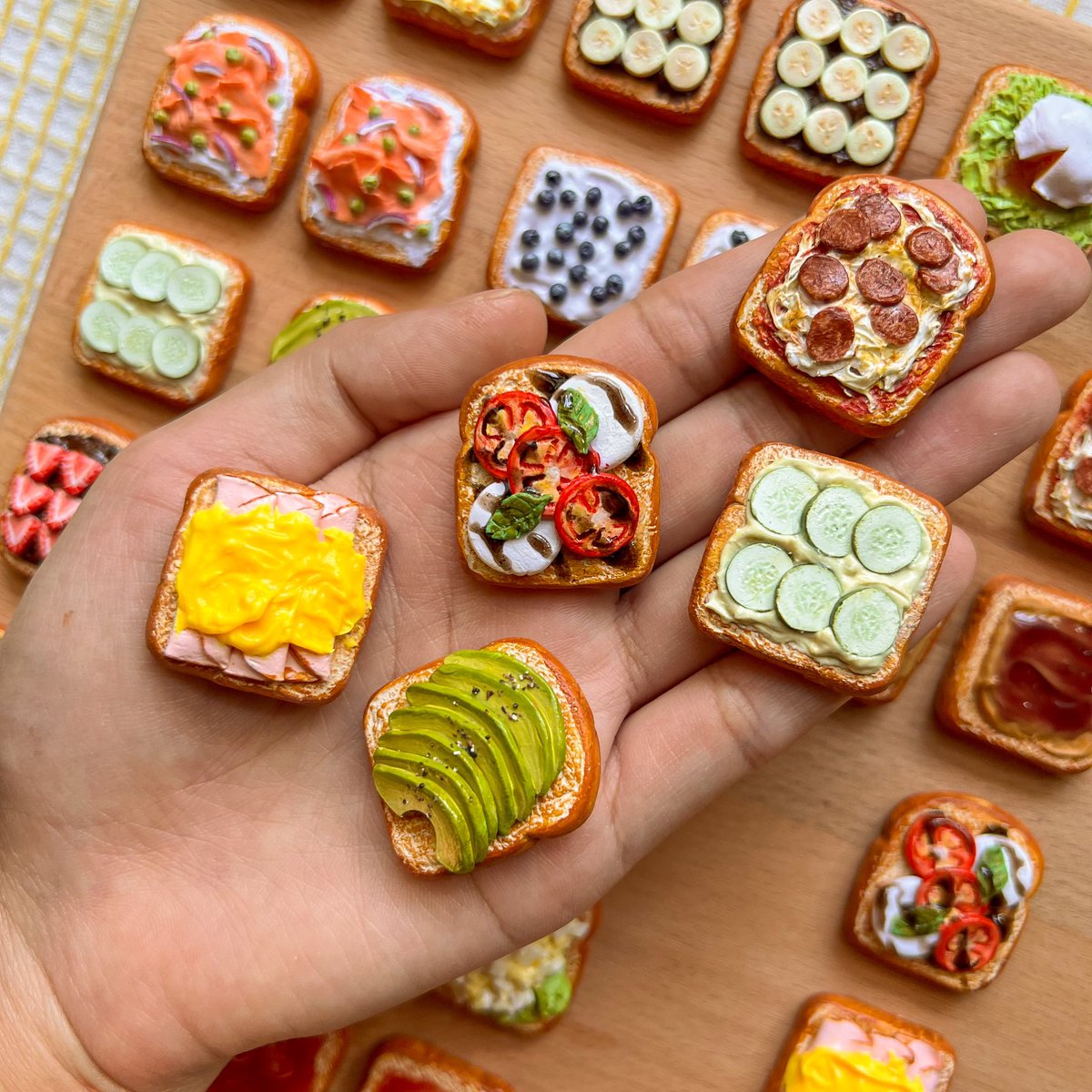 i made some new toast magnets 🍞🍳