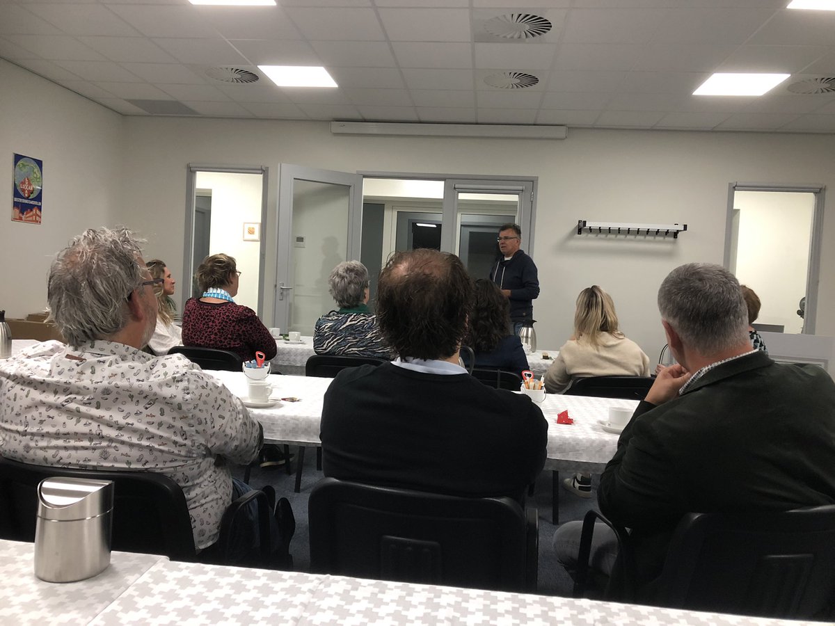 FDDreumel is op bedrijfsbezoek te gast bij John en Silvia pgkusters.nl met 21 leden. Bedrijvigheid en politiek gaan hand in hand