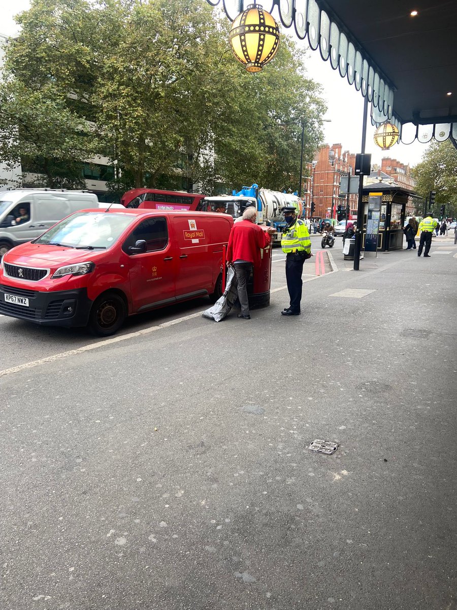 MPSWestminster's tweet photo. #projectservator deployed to @MadameTussauds earlier then onto Baker St tube station. We always speak with the people who know the area best, they are vital to what we do. #workingtogetherforasaferlondon. @BakerStreetQ https://t.co/cB4AOcdcj5