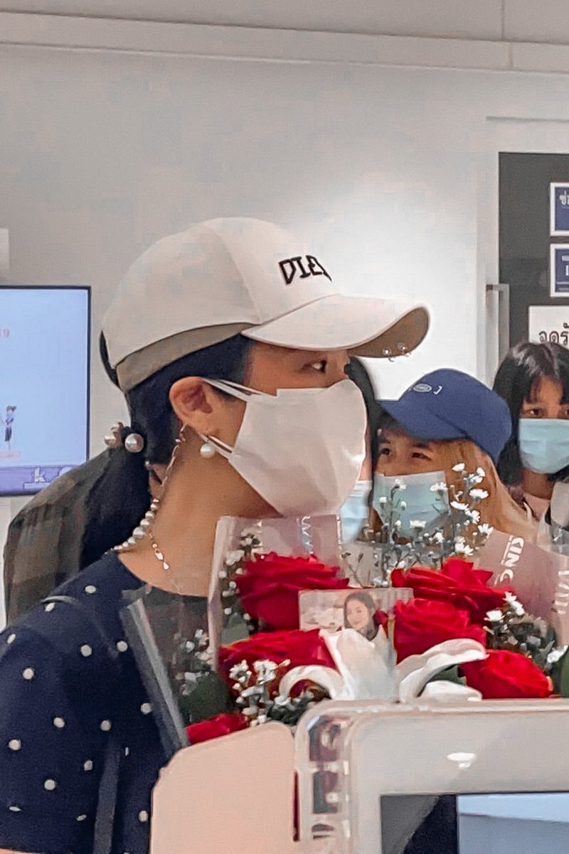 skyywry's tweet photo. ตัวอยู่สีคิ้วแต่ใจอยู่ขอนแก่นแล้วนะคะตอนนี้❤️🥰 
ส่งกำลังใจไปแทนแล้วกันนะคะ✌🏻❤️ @aim_theerarat https://t.co/u0RUkbqz6m