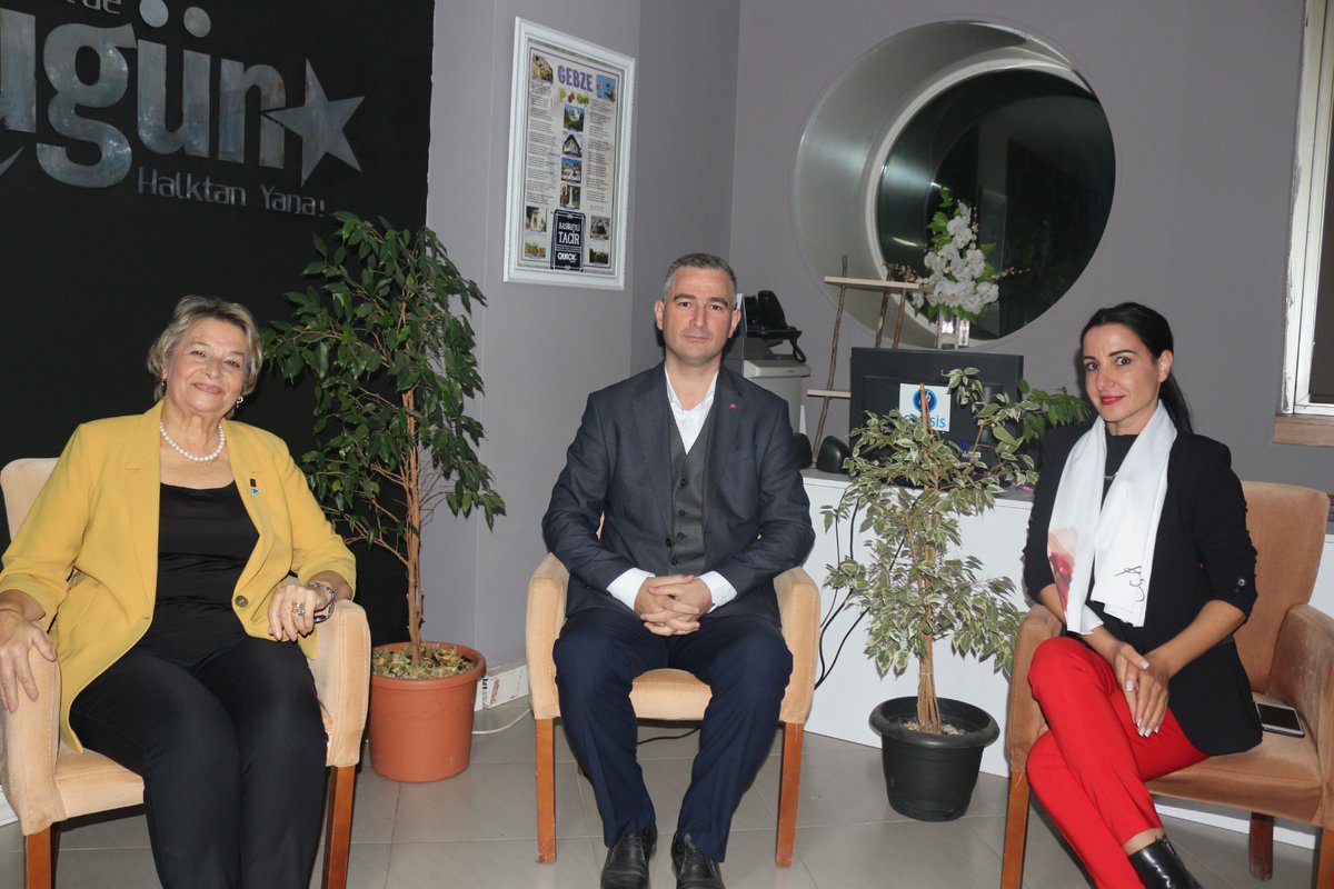 Gebze TV 29 Ekim özel programlarımızda, Remziye Özpolat ile Farkındalık program konuğumuz; Tuzla Sosyal Dayanışma Derneği Kurucu Başkanı Nursen Temizel ile Cumhuriyet ve kadın konuşuldu. Program konuğumuz Nursen Hanıma katkılarından dolayı Gebze TV adına teşekkür ederim.