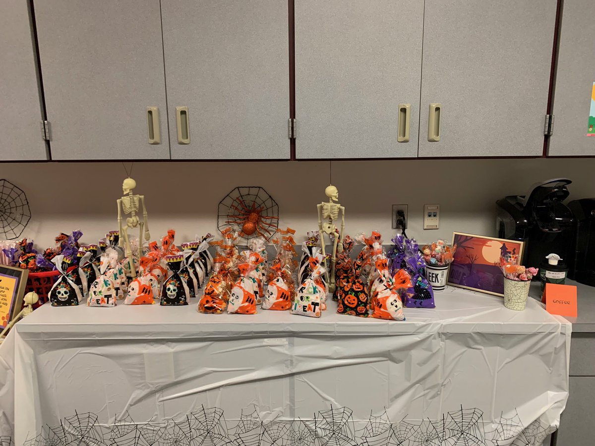 crownover_pta's tweet photo. 👻October Monthly Munchies 🎃         No TRICKS just TREATS! 

Crownover PTA treated our teachers and staff to their favorite Sonic drinks and salty treat today! https://t.co/bJM0uoiGgs