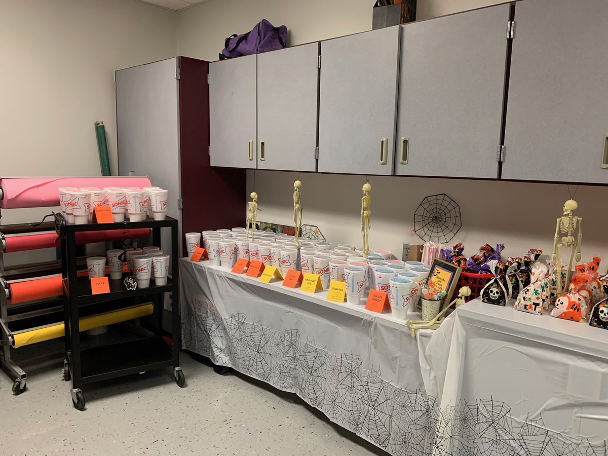 crownover_pta's tweet photo. 👻October Monthly Munchies 🎃         No TRICKS just TREATS! 

Crownover PTA treated our teachers and staff to their favorite Sonic drinks and salty treat today! https://t.co/bJM0uoiGgs