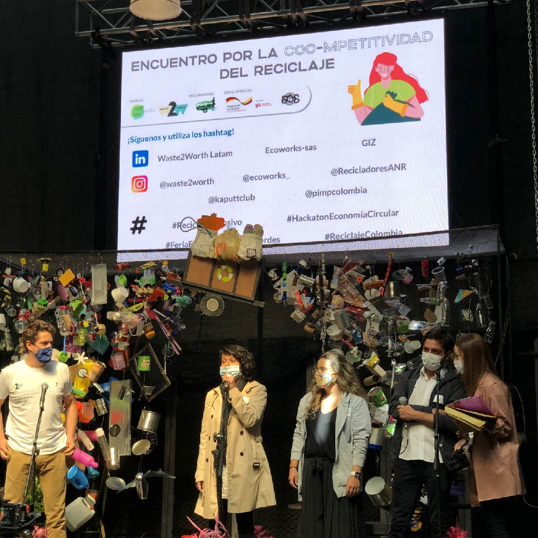 ProtoLABCol's tweet photo. Construyendo conocimiento con Asociaciones de Recicladores, Empresas y Transformadores en el marco del "Encuentro por la Coo-mpetitividad del Reciclaje".

Enfocados en el desarrollo de la #Logística Inversa dentro del proyecto #PREVEC

 @EcoWorks_  @Waste2Worth  @verdegiz_co https://t.co/SwKcunEAWZ