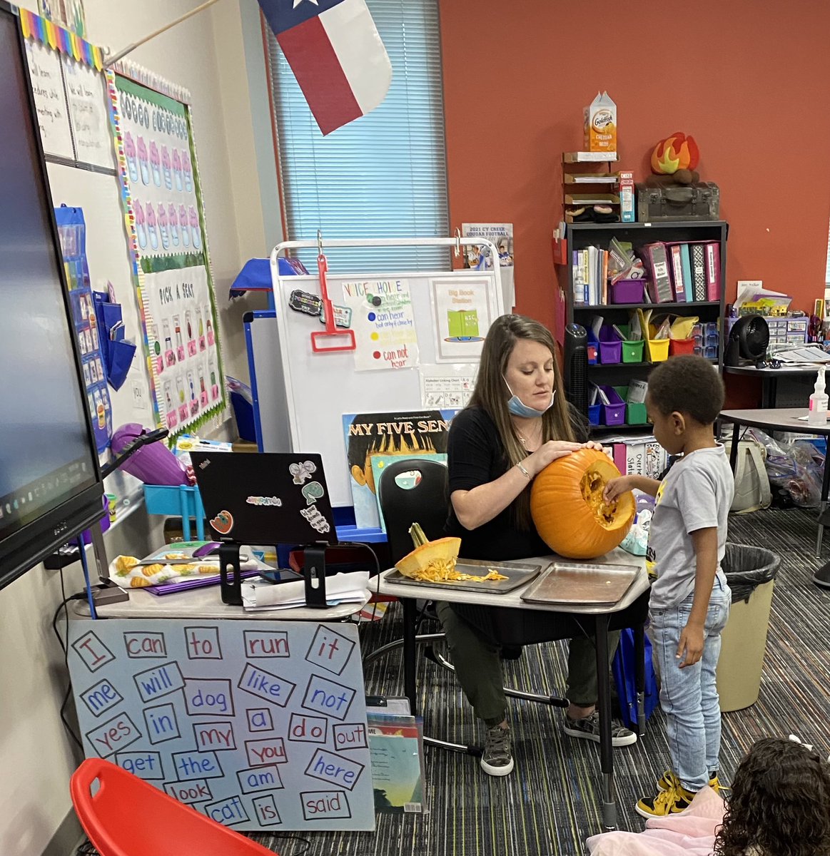 MrsKohlerK's tweet photo. We expanded on our amazing lesson from the @TexasFarmBureau! We harvested seeds to plant! Then we read Pumpkin Jack by Will Hubbell and we are going to observe the entire life cycle of our pumpkin. Updates all year to follow! @11Drenteria @SarahParkerAP @jvm0905 #MatzkeProud https://t.co/YH1FQONPgh