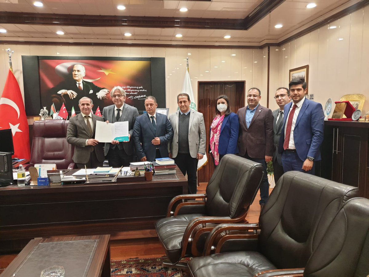 ULEDEF/EYUDER Genel Başkanımız Sn.Dr.<a href="/ademcilek/">Adem ÇİLEK</a>  ve Kars Kafkas Üniversitesi Rektörü Sn. Prof. Dr. <a href="/KapuHusnu/">Hüsnü KAPU</a> ' nü tarafından,
Derneğimiz ile <a href="/kafkasedutr/">Kafkas Üniversitesi</a> - <a href="/kafkasuzem36/">KAFKASUZEM</a>  arasında işbirliği protokolü imzalanmıştır.
İşi Eğitim Gücü Eğitim olan herkese hayırlı olsun.