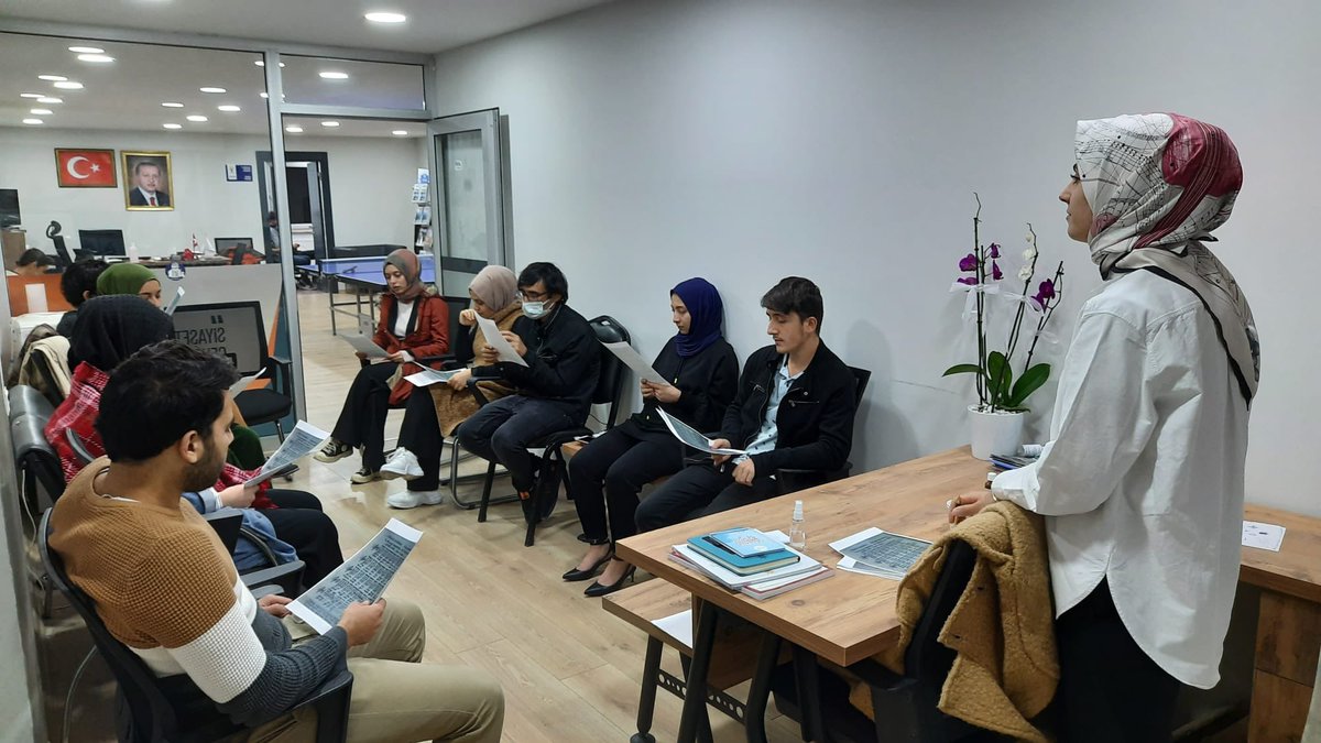 Şan dersimizin dördüncüsünü de tamamladık. ✅

Sesini ve nefesini daha doğru kullanan bir gençlik için her hafta Çarşamba günü derslerimize devam edeceğiz. 🕺🏼🎙

#SanatGençlikİçindir diyen tüm arkadaşlarımızı bekliyoruz. 🥳