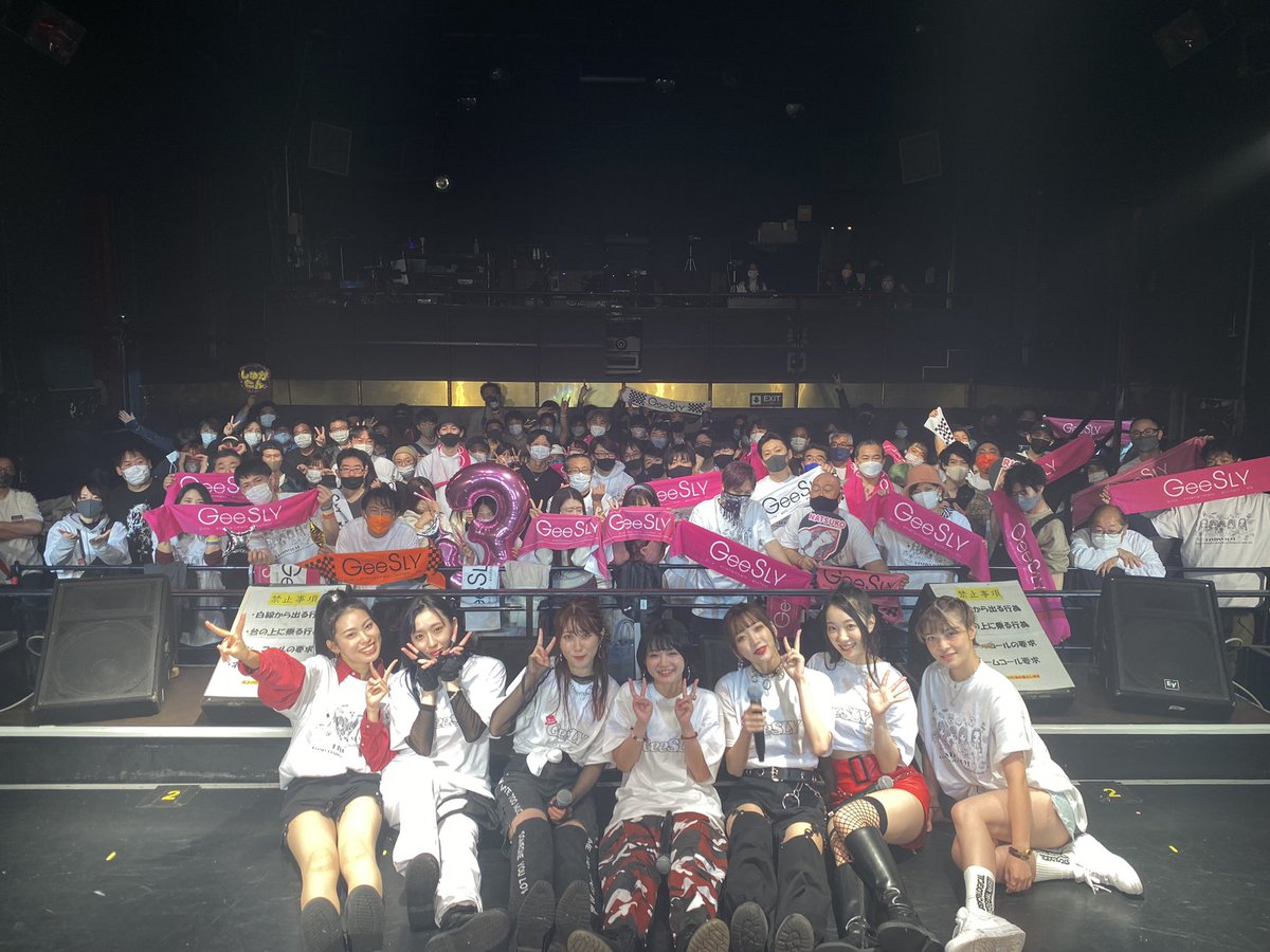 JUKA_GeeSLY's tweet photo. ありがとう
GeeSLYで本当によかった

今があるのはファンの人達の笑顔と言葉があるお陰です

まだまだ至らぬ点も多いし
もっと沢山の人に私達の音楽とパフォーマンスを届けていきたいと思うので
今後ともGeeSLYを応援してください！

今日見に来てくれたみんな
本当にありがとう。幸せでした。 https://t.co/ZKGvhkqWVD