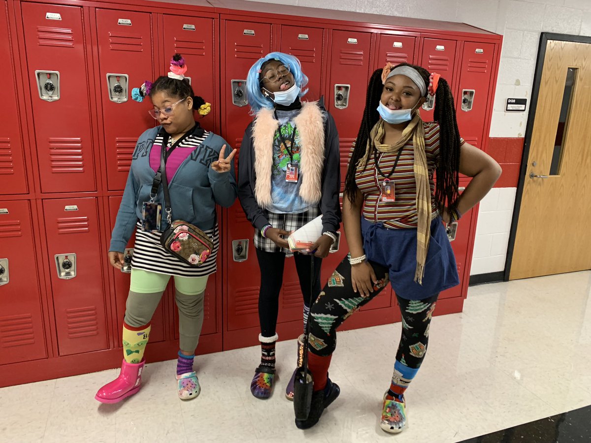 Bryson_MS's tweet photo. #TackyDay is in full swing at BMS…#RedRibbonWeek2021 #DrugFreeLooksLikeMe #BMSStrong More photos to come….. https://t.co/m17zEqL89a