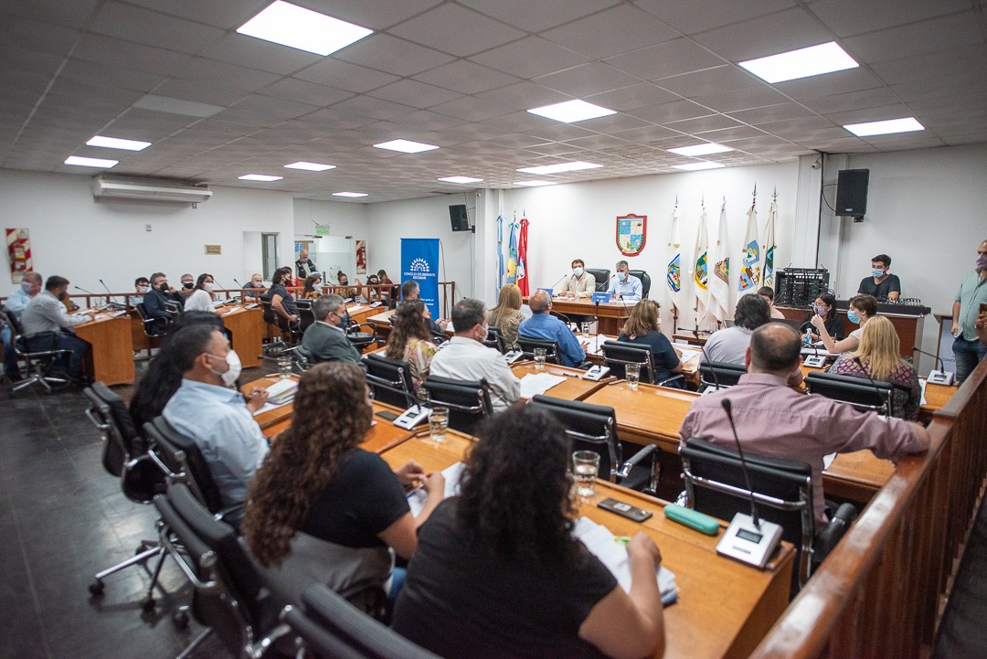 EscobarHCD's tweet photo. El Concejo Deliberante realizó la Séptima Sesión Ordinaria en el recinto ubicado en la calle Asborno 743.

Presidida por @LuisCarranzaOK fue llevada a cabo bajo estrictas medidas de bioseguridad.

Más info ▶️  https://t.co/pAkcdof2jt https://t.co/cwhSmVm7UM