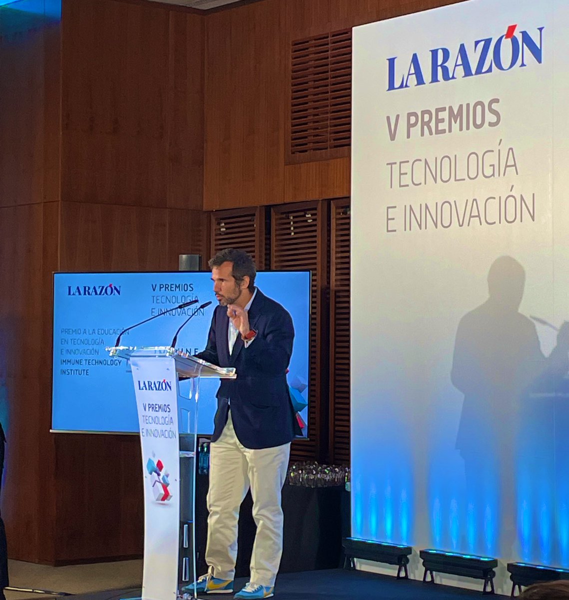 larazon_es's tweet photo. #PremiosTecnología | 

ARTAL SMART AGRICULTURE – Premio Innovación Biotecnológica En Agricultura. Juan Artal Huerta, Director General

@immuneinstitute – Premio a la educación en tecnología e innovación. Juan Riva de Aldama, Fundador y CEO de IMMUNE Technology Institute https://t.co/X3SvgJsXHX