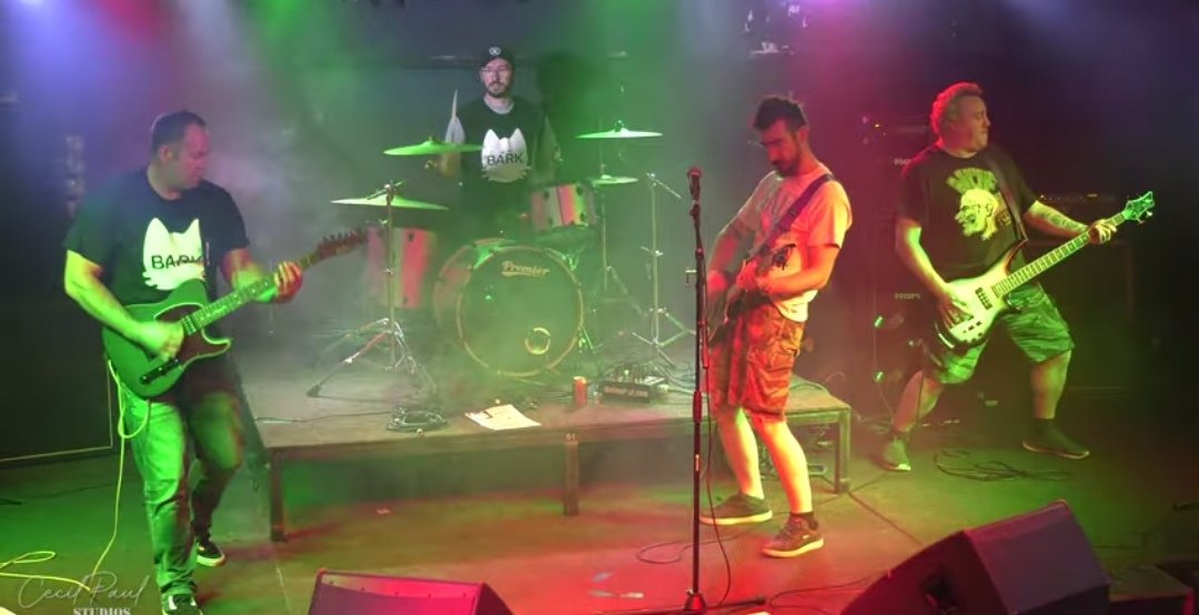 bark_cats's tweet photo. A shot from our recent gig at @orileyshull https://t.co/ZXXRHkU9p5
