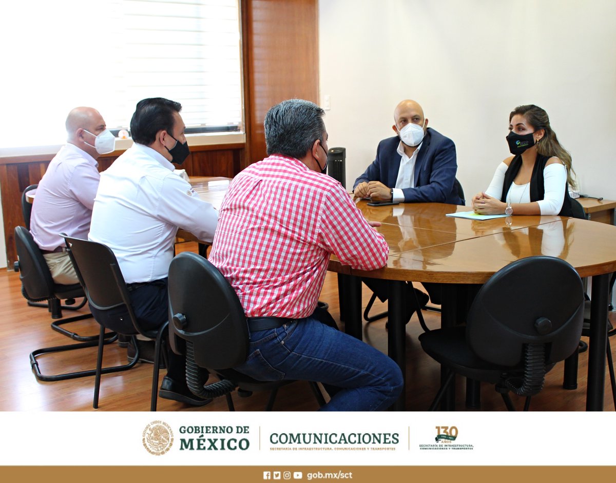 SICTMorelos's tweet photo. El día de hoy @morcanacintra entregó reconocimientos a los facilitadores de la platica "Introducción al Transporte de Materiales y Residuos Peligrosos". 
🚧🚛🚚 #SCTMor https://t.co/0pquUVnFdH