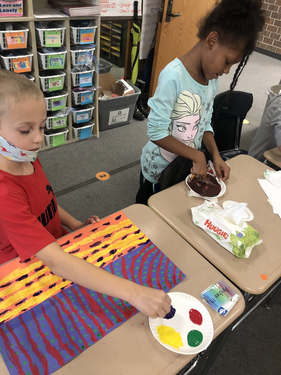 MrsFunk1's tweet photo. A little work inspired by Paul Cezanne. We started with a background displaying our knowledge of complimentary colors. Just wait till we add the apples! #paulcezanne #AppleBoy Then we just mixed all the primary colors to see what would happen. #JoysOfArt 💜@EzraElementary https://t.co/GeGAYVVjm5