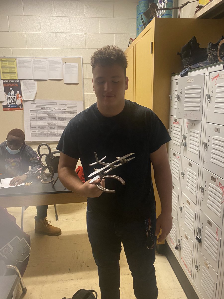 Stephen4111964's tweet photo. Alex welded airplane out of butter knifes, good job. https://t.co/ghCxmTtF75