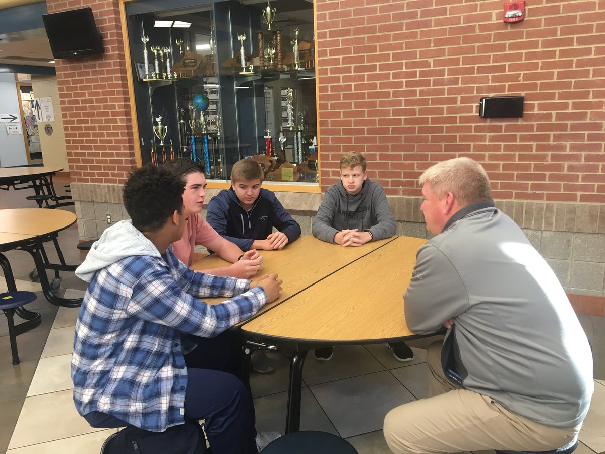 EisWorkforce's tweet photo. Thank you to our Mayor's office for consulting with our Altec Challenge teams as they develop their project plans. #solvingcommunityproblems #learningbydoing #worldchangers @LaRueCounty @etownkygov @Hogue_Mills @EtownHighSchool @EtownKySchools https://t.co/mV7hCHGC6S