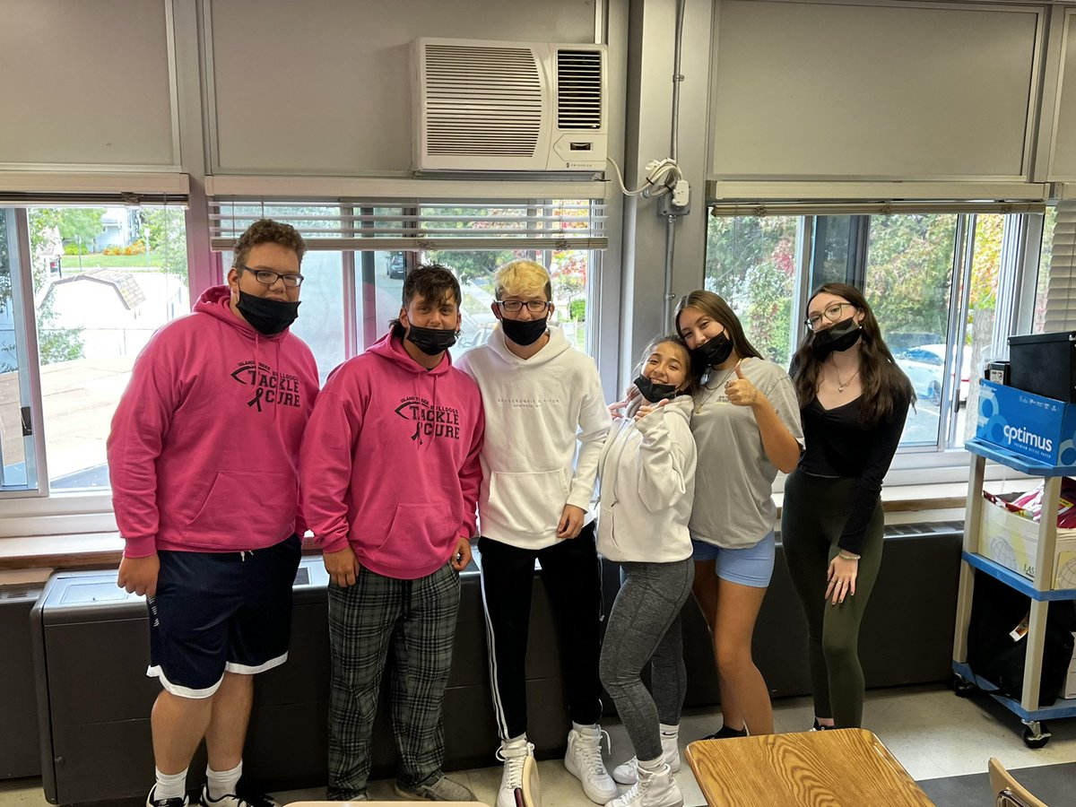 ITHSCLASSOF23's tweet photo. Workout Wednesday #RedRibbonWeek2021 https://t.co/iana61tgjt