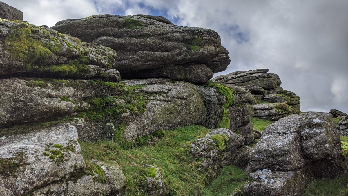 Tor_Bagger's tweet photo. #UgboroughBeaconRocks from Monday's walk on #Dartmoor on the #SouthMoor.
#DartmoorTors #GraniteTors #SouthDartmoor #TorsofDartmoor https://t.co/kITRfgh7C1