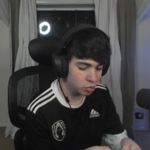 chappaguetti's tweet photo. ★ Hilo de la bonita sonrisa de Spreen para mejorar tu dia, tarde o noche<3. @SpreenDMC https://t.co/VpExhFYaY7