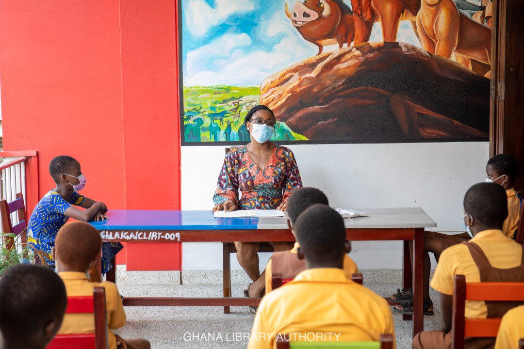 ghanalibraries's tweet photo. The Accra Central Children's Library today, held a personality read event for young patrons of the library.

The personality guest was Dr. Seyram Michelline Wordui (A paediatrician at Korle Bu Teaching Hospital.

Thank you Dr. Wordui, for your time.
#EliminatingLearningPoverty https://t.co/UGMkZ6aMky