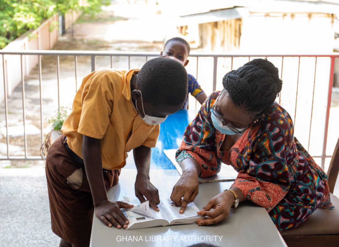 ghanalibraries's tweet photo. The Accra Central Children's Library today, held a personality read event for young patrons of the library.

The personality guest was Dr. Seyram Michelline Wordui (A paediatrician at Korle Bu Teaching Hospital.

Thank you Dr. Wordui, for your time.
#EliminatingLearningPoverty https://t.co/UGMkZ6aMky