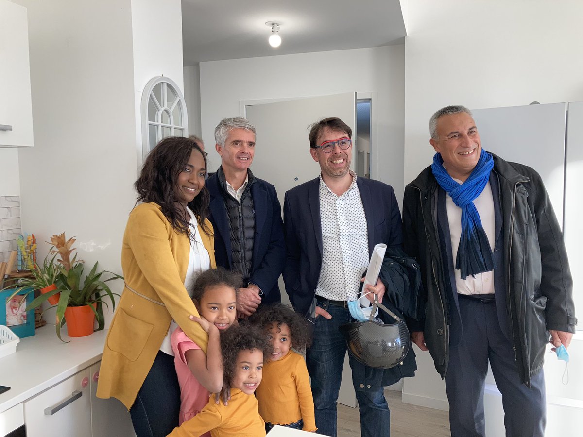 NMHabitat's tweet photo. NMH et @groupeaethica inaugurent ensemble la résidence « Armorica-MyPark », un programme #mixte accueillant près de 100 logements sur le boulevard Charles Gautier, zone en plein renouvellement urbain. La première livraison de l’office sur la ville de @SHerblain 🚩 https://t.co/LRUHIBsHEr
