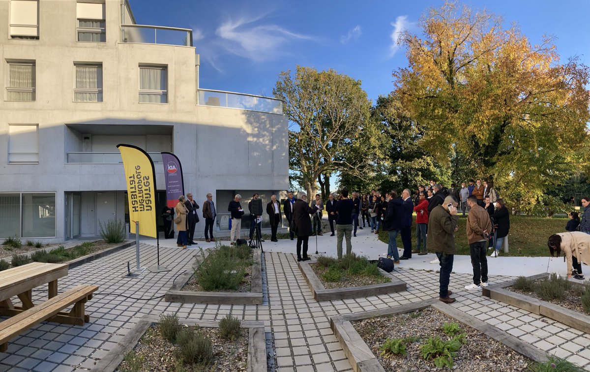 NMHabitat's tweet photo. NMH et @groupeaethica inaugurent ensemble la résidence « Armorica-MyPark », un programme #mixte accueillant près de 100 logements sur le boulevard Charles Gautier, zone en plein renouvellement urbain. La première livraison de l’office sur la ville de @SHerblain 🚩 https://t.co/LRUHIBsHEr