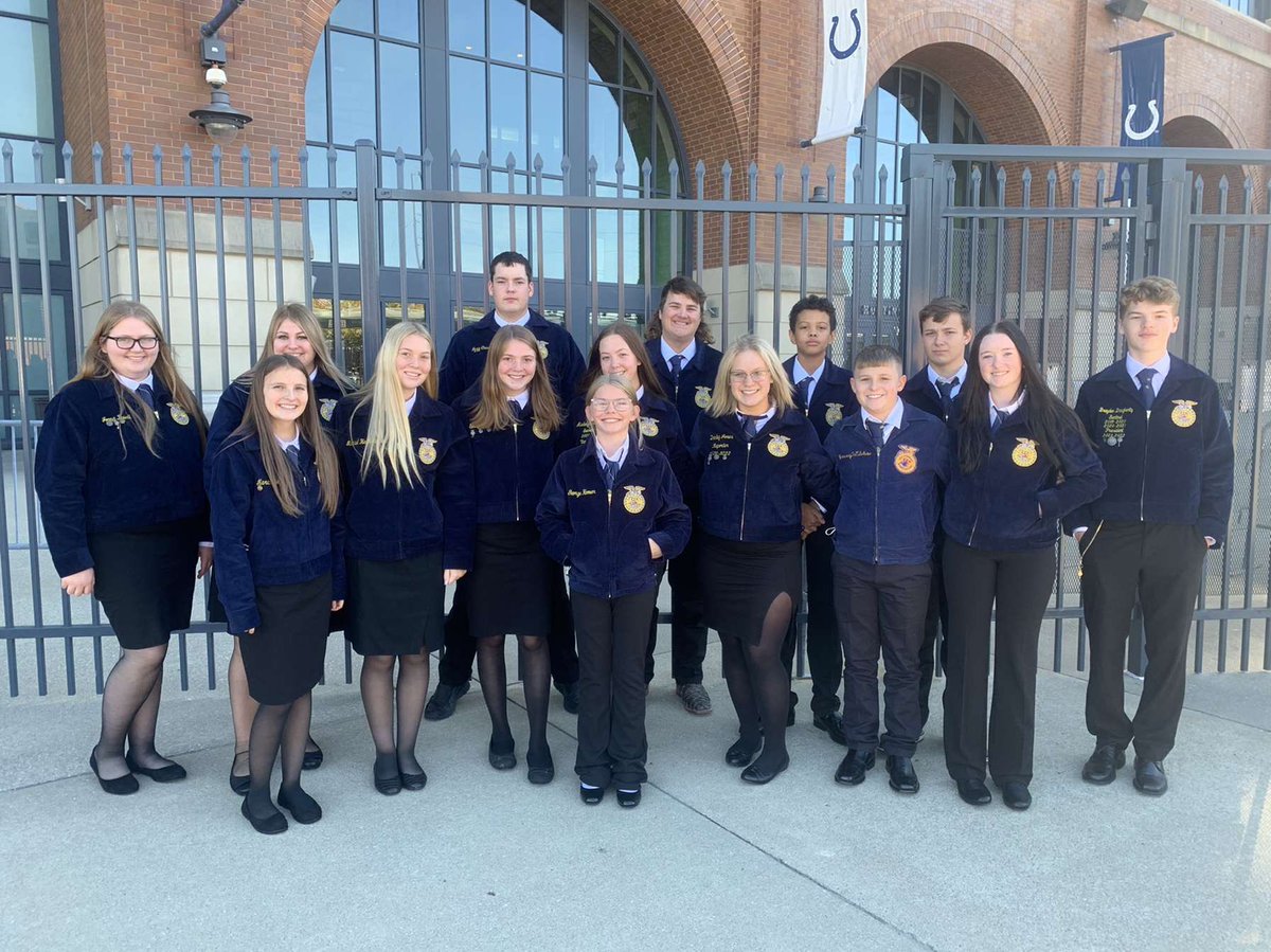 BarnesvilleFFA's tweet photo. They have arrived in Indianapolis! 💙💛 https://t.co/9Hbg40TUcW