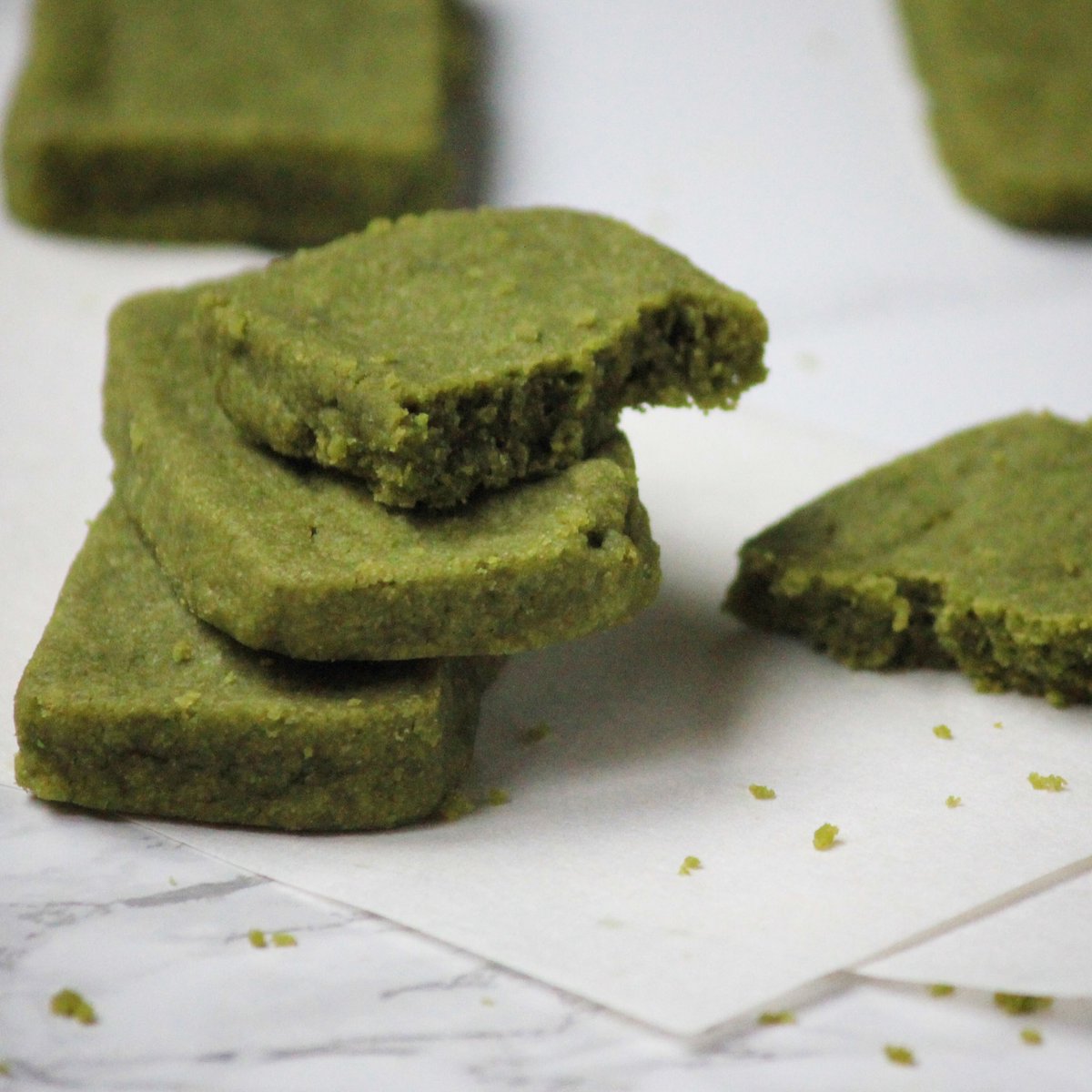 jugetsudousa's tweet photo. Hawaiian style shortbread cookies are buttery and flavorful thanks to the ground macadamia nuts. We made them even more flavorful by adding Jugetsudo Matcha Nature! You can find the recipe at https://t.co/mSUJnrDzPi
#matcha #matcharecipes #matchacookies #matchashortbread https://t.co/qrqvtHvpBB