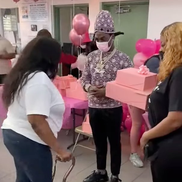 Complex's tweet photo. Kodak Black helped host a special event for breast cancer survivors in Miami, donates money and wigs in new video.

Watch/More: https://t.co/iGWt3G8SpM https://t.co/LByyrZOH9s