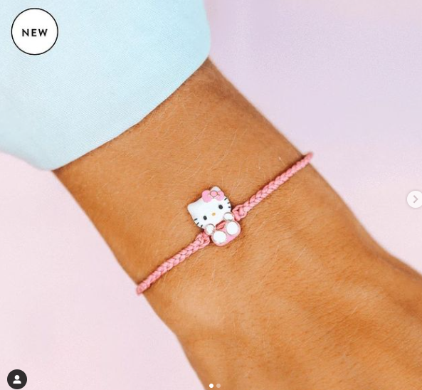 galaxylover1998's tweet photo. Hello Kitty Charm Bracelet! This stackable style features a colorful enamel Hello Kitty charm that hangs onto the baby pink bitty braid band. Use my code “CHELSIEGAINEY21” at checkout for 20% off of ur order. Link in bio!!
#puravida #puravidabracelets #hellokittybracelet #jewelry https://t.co/KYY2epxqka