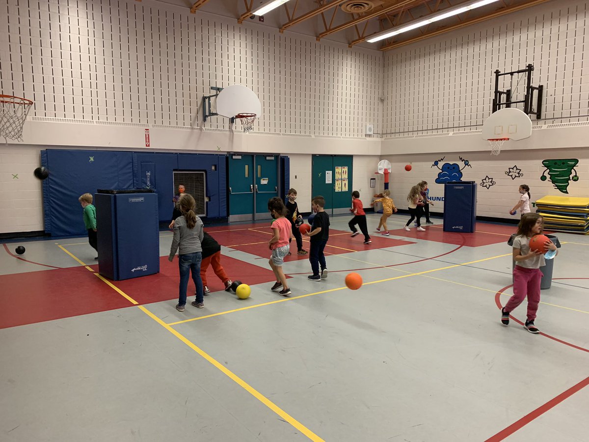 MrBAndreasen's tweet photo. We played some Trash Can ball today as well! We were gravediggers filling in the zombies #halloweenPE #underhandthrow https://t.co/fRWY2CCm0V