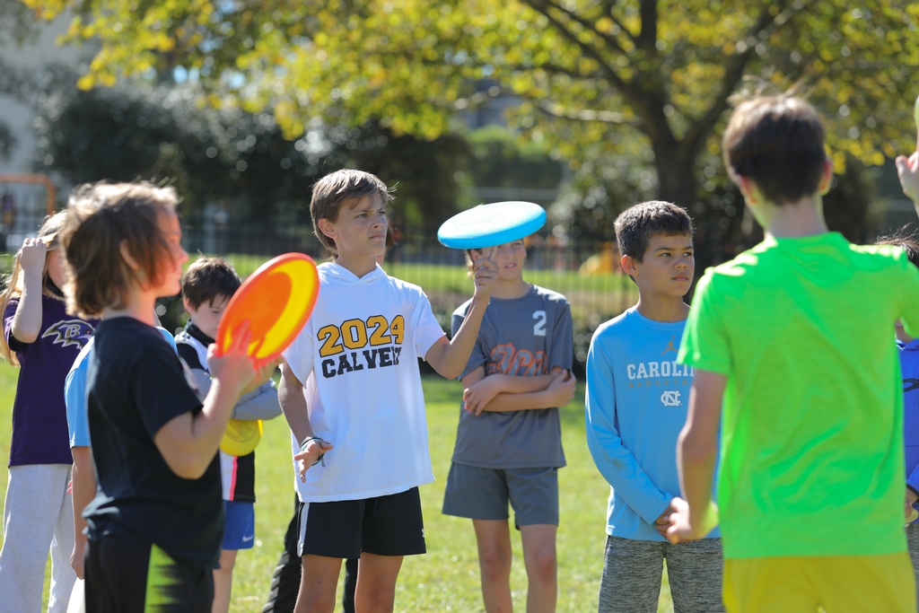 CalvertSchoolMD's tweet photo. As the school day winds down, Mini Week activities continue with silhouette drawing, Ultimate Frisbee, cartoon animal art, trivia, podcasting, and MORE. #CalvertSchool #ExperientialLearning #MiniWeek https://t.co/oP7DhPYj7o
