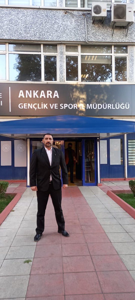 Bize aklımdasın diyen değil yüreğimdesin diyen dost lazım
Bizi yüreğinde taşıyan Dostlara selam olsun.