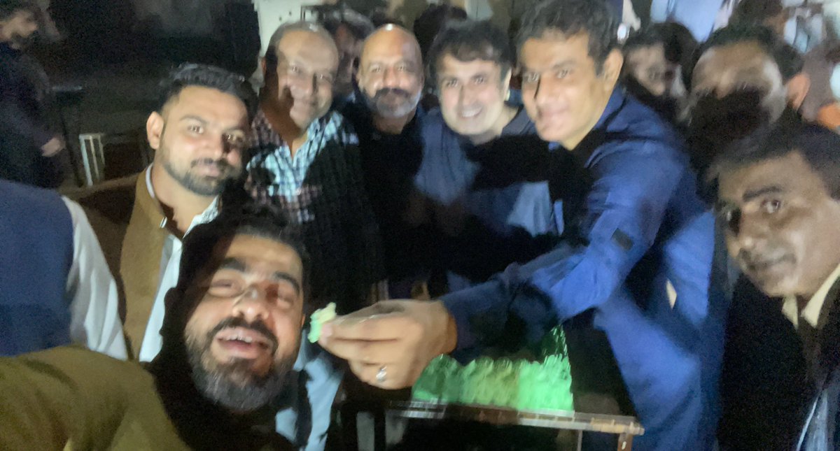 FarrukhZ107's tweet photo. Happy birthday to you! Thank you for being the best representative we could wish for, and for your unfaltering effort and support.
#TeamFSD
#HappyBirthdayMaryamNawaz https://t.co/xNPxRKPIeO