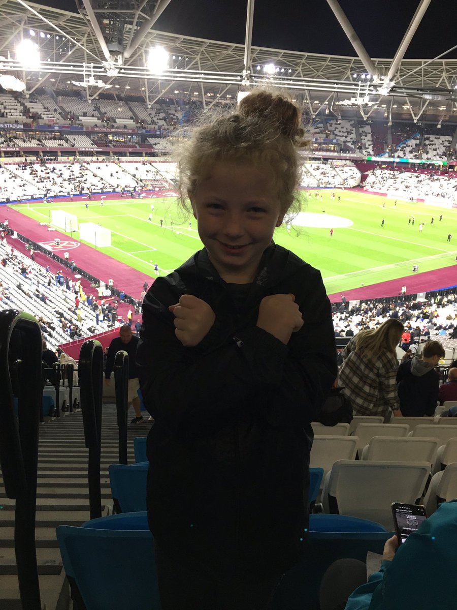 colmc35's tweet image. Little Carly, swapping the green of @PilksLilies for the claret &amp;amp; blue of @WestHam tonight. #COYI