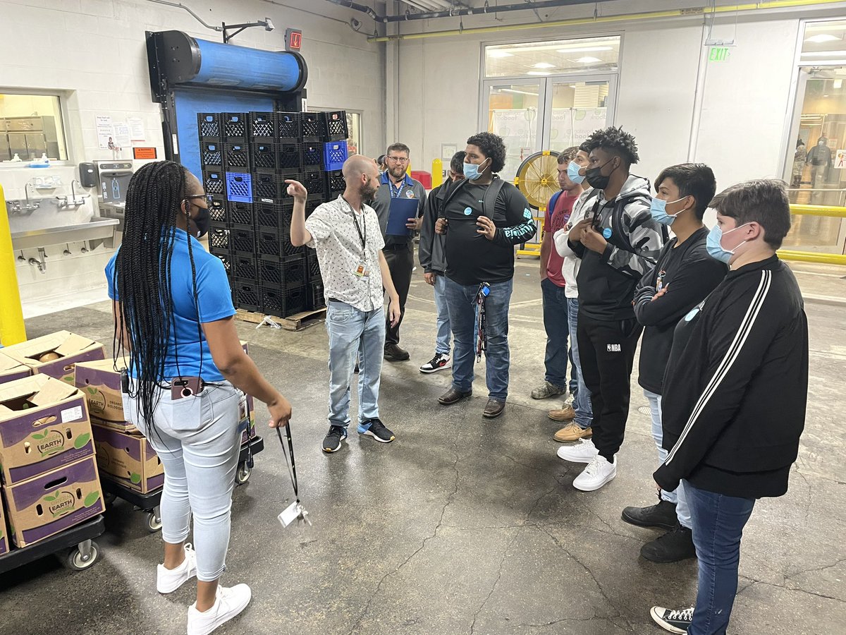 WBL_SheldonISD's tweet image. (Day 1 of 2): CTE students from #Auto &amp;amp; #AgEngineering worked in logistics, safety, forklift shadowing, &amp;amp; warehouse at @HoustonFoodBank. These skills are taught in their classes &amp;amp; today implemented in Real World setting. @KHSPanthers @SheldonISD @SheldonisdCTE #WBL #CTE #JobSkill