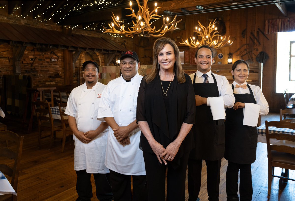 amzgstudios's tweet image. Van Eure of @AngusBarn encourages people to #CarryOn and enjoy incredible dining experiences from local restaurants in @TriangleTakeoff's Broadcast Campaign Supporting @RDUAirport 
#WhereWillYouCarryOn