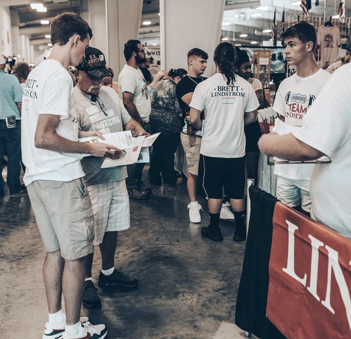 brettlindstrom's tweet photo. The conservative movement is alive and well amongst young people here in Nebraska! Our growing team is made up of individuals mostly under the age of 30. If you are a student interested in becoming part of #TeamLindstrom, please visit https://t.co/BTNY2KTI2P https://t.co/x7un57eR2O