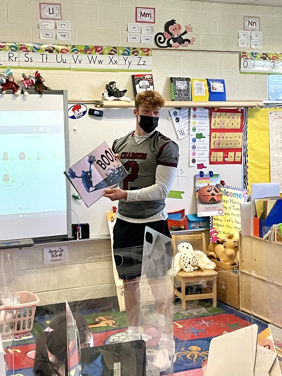 Our <a href="/CHHSChargersFB/">ChancellorFootball</a> players had a great afternoon reading to the students at <a href="/HarrisonRdElem/">Harrison Road Elementary</a>!! Thank you so much for the opportunity and hope to do it again soon! #LeadTheCharge #CHHSFB #StartingNewTraditions <a href="/ChanAthletics/">Chancellor Athletics</a> <a href="/ChancellorHS/">Chancellor High</a> <a href="/SpotsySchools/">Spotsylvania County Public Schools</a>