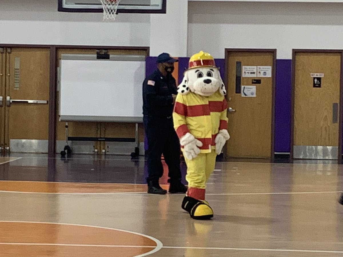 msmillersaid's tweet photo. Thank you @RPCS369 School Counselors for inviting the Orange Fire Department to come in and speak to our students about fire safety. @debraprinc @jchuy15 @twesley777 @thrivingin3rd_ @007fugitive @devosesh @MsNapMath https://t.co/mAgbFdiBcp