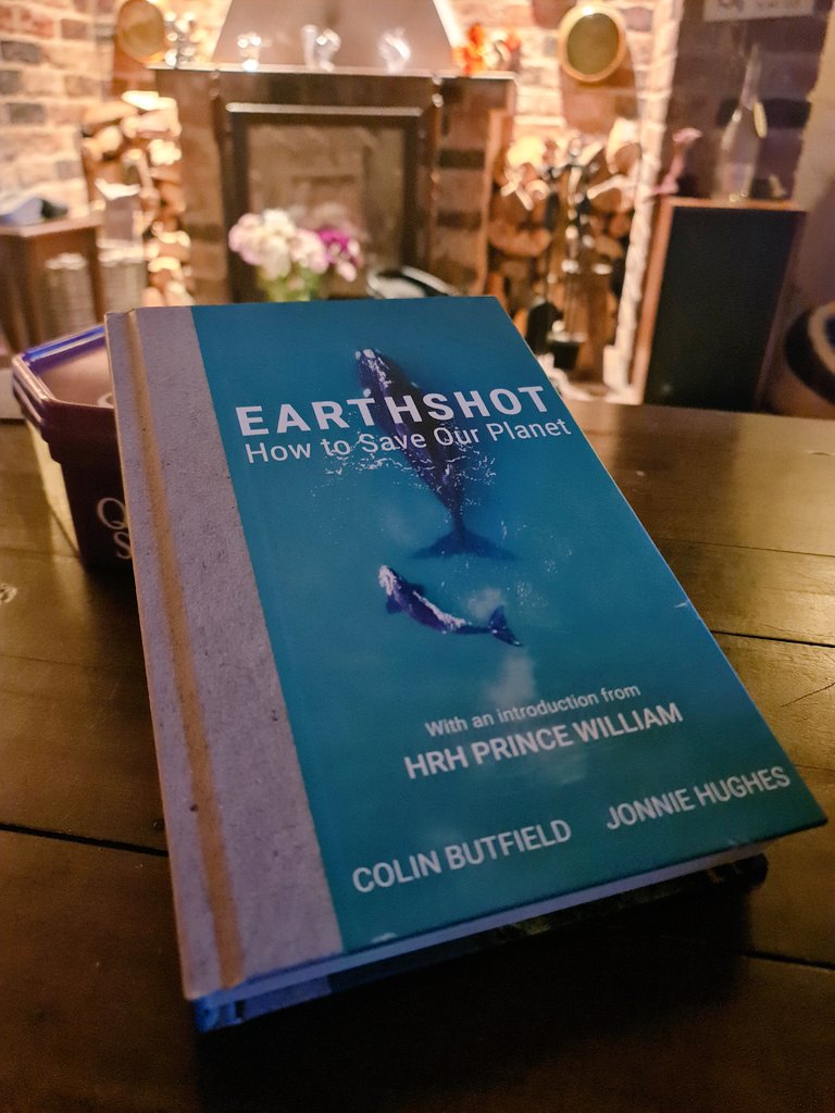 Autumn reading. 
#earthshot #EarthshotLondon2021 #savetheplanet #PrinceWilliam #Promise to do my bit 🌎💚