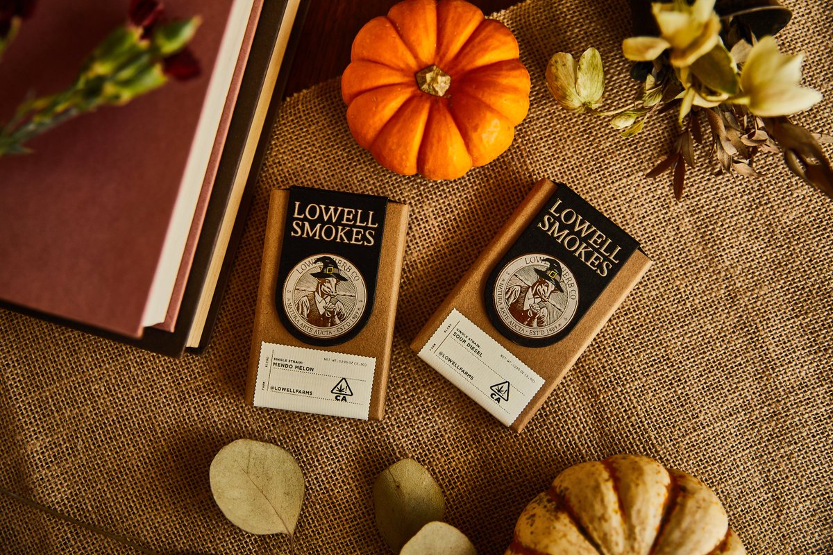 LowellFarms's tweet photo. Stock up for Halloweekend! 👻 Use code BYEOCT25 at checkout for 25% off your next TWO orders on #LowellDirect. Code expires on #Halloween. 🎃

https://t.co/OzZWsaY1Iw https://t.co/aoF6nwEChX