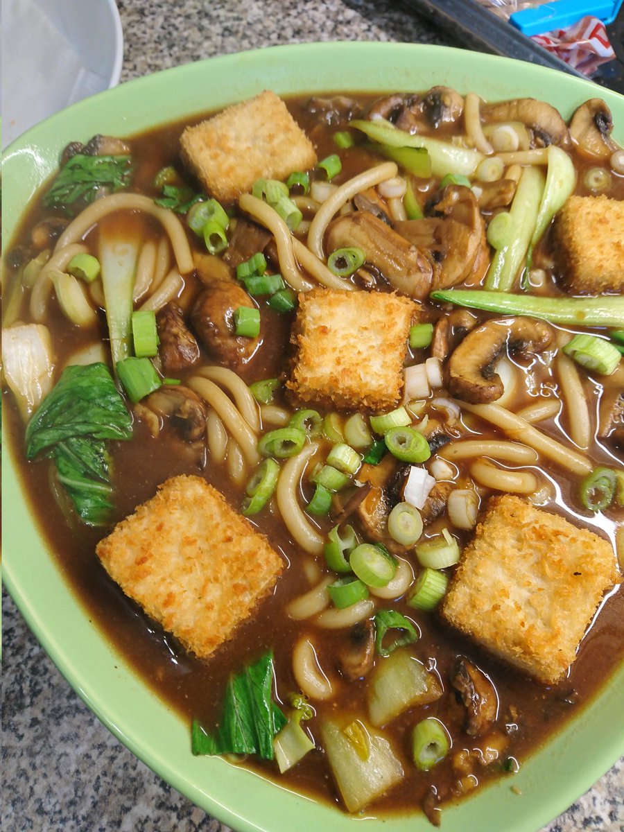 veganrecipebowl's tweet photo. Been making #vegan udon noodle soup with mushrooms and crispy fried tofu. Looking forward to sharing the recipe soon https://t.co/Rp1OFHEdLz