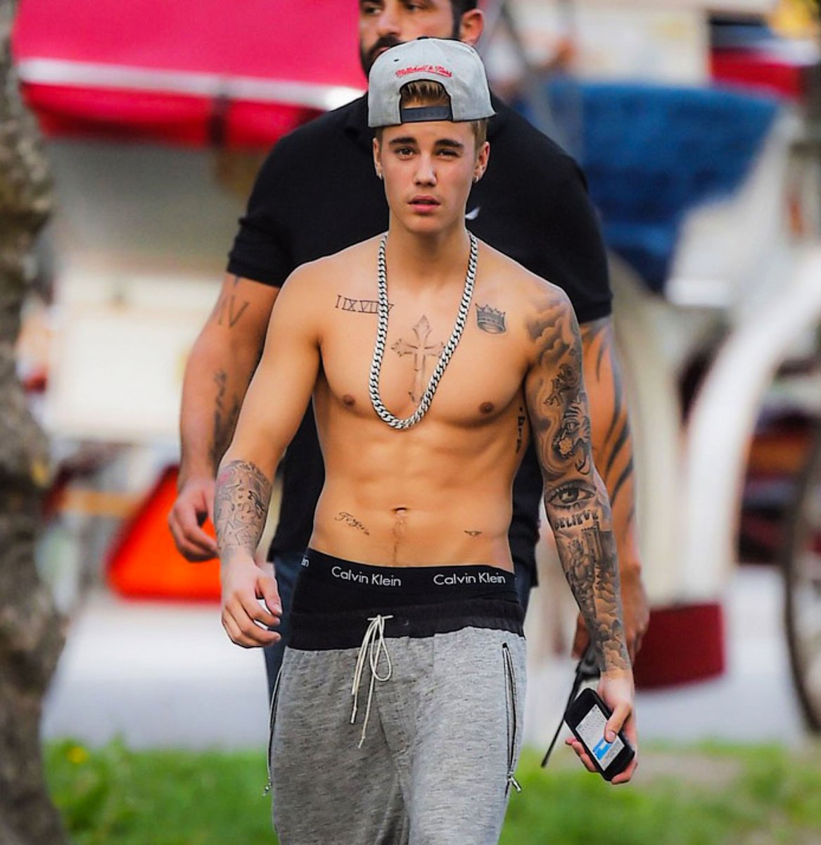 SweatyBieber69's tweet photo. This era of Justin was another level of hot 🥵 https://t.co/U0lj66TM3E