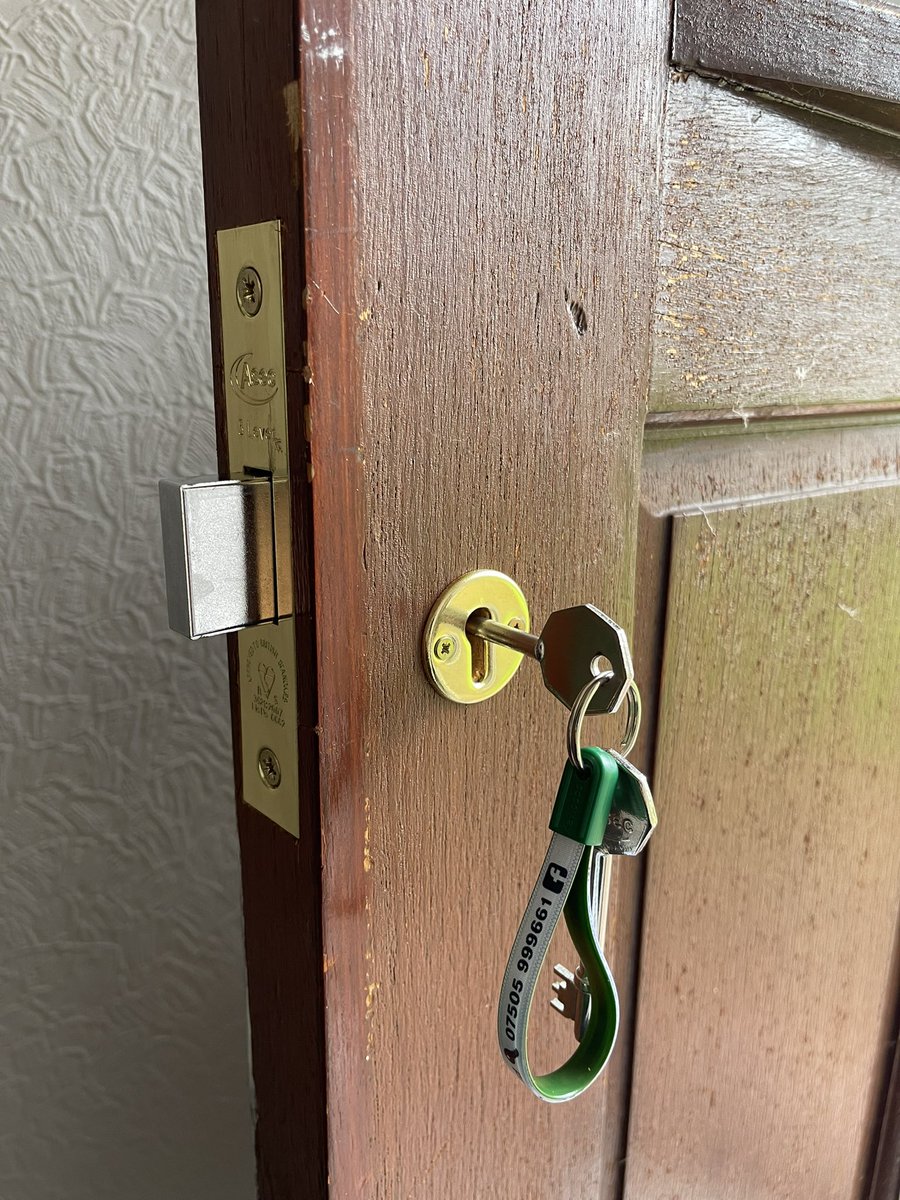CompleteLocksm1's tweet image. British Standard fresh fit to comply with insurance requirements for our customer yesterday adding security to their home #locallocksmith #lockfitting #britishstandard #billericaylocksmith