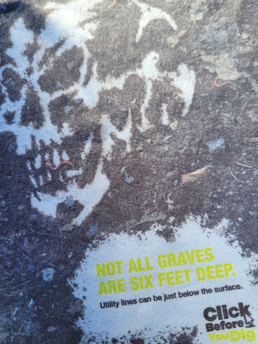 digsafeyeg's tweet photo. Not all Graves are six feet deep. 
Remember to #clickbeforeyoudig and know #wherestheline. 
Have a happy 😊 Halloween 🎃 
#Eapuoc #utilitysafety #Atco #Epcor #Telus #Fortis #APEXUtilities https://t.co/rOgvcR5Pu3