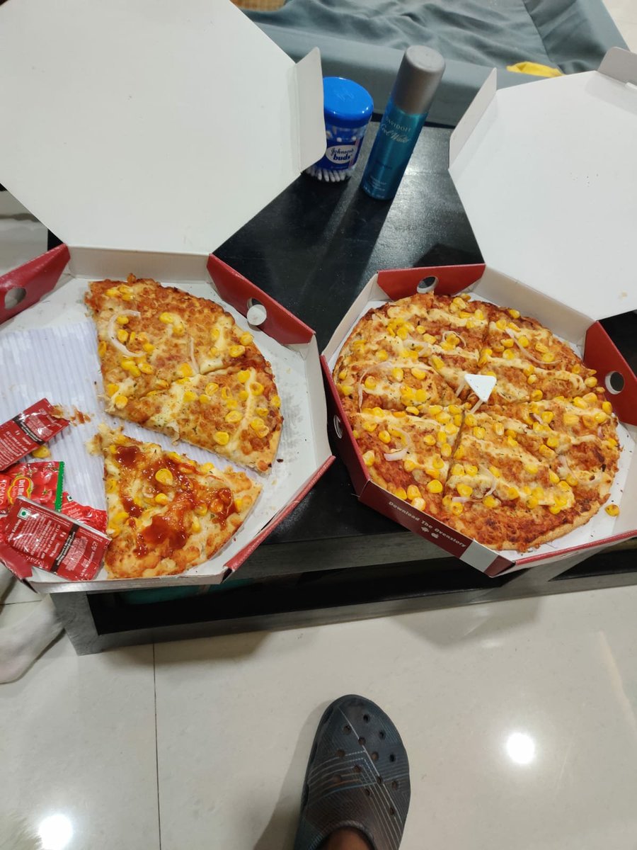tomvipin's tweet photo. @swiggy_in Ordered 2 pizzas from @Oven_Story Hyderabad, 1 Chicken Sausage pizza and 1 Cheese and Corn pizza. Received 2 Cheese and Corn pizzas and a demeaning reply from customer care on reaching out to them https://t.co/yzNvHVAkDI